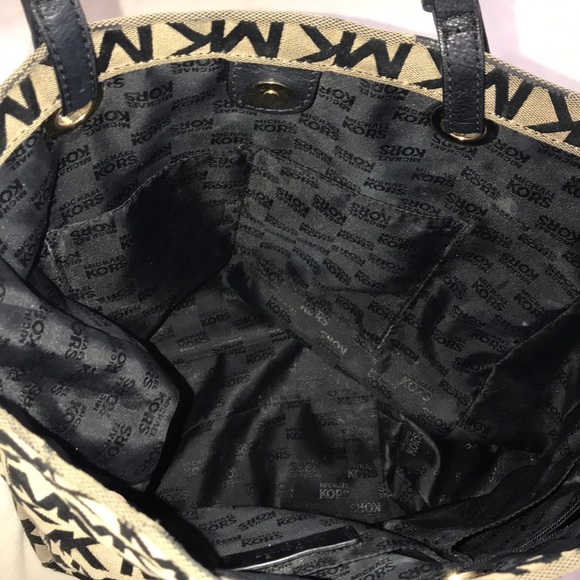 Michael Kors monogram bag - Picture 3 of 5